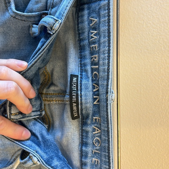 Lightly worn American Eagle jeans. - Picture 3 of 4